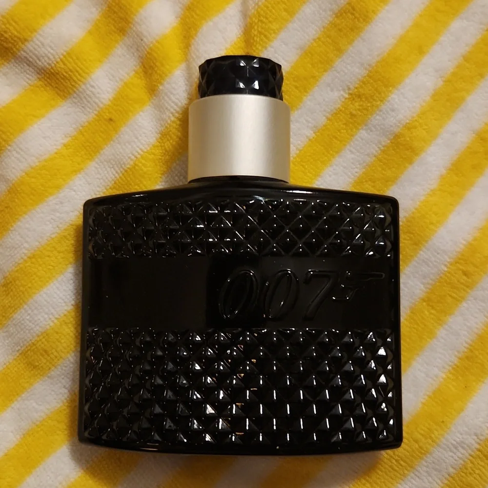 James Bond 007 colones